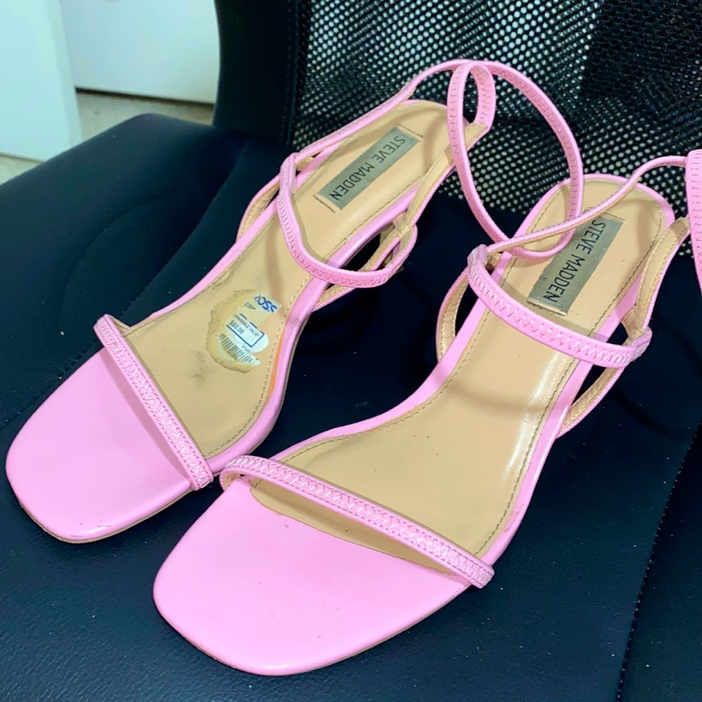 Beautiful short pink Steve Madden heels